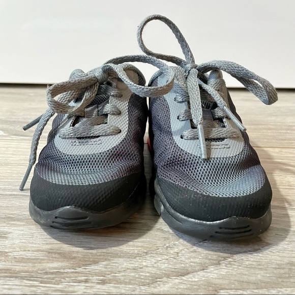 Nike Air Max Invigor 749577-006 Size 6C Sneaker Black Pink Grey - Picture 3 of 10